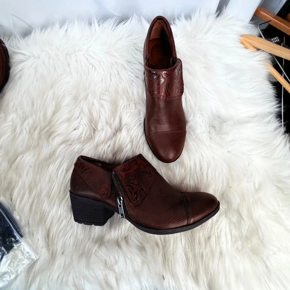 B.O.C. Cate Brown Floral Embossed Ankle Booties Shooties Z47306 Size 6.5M